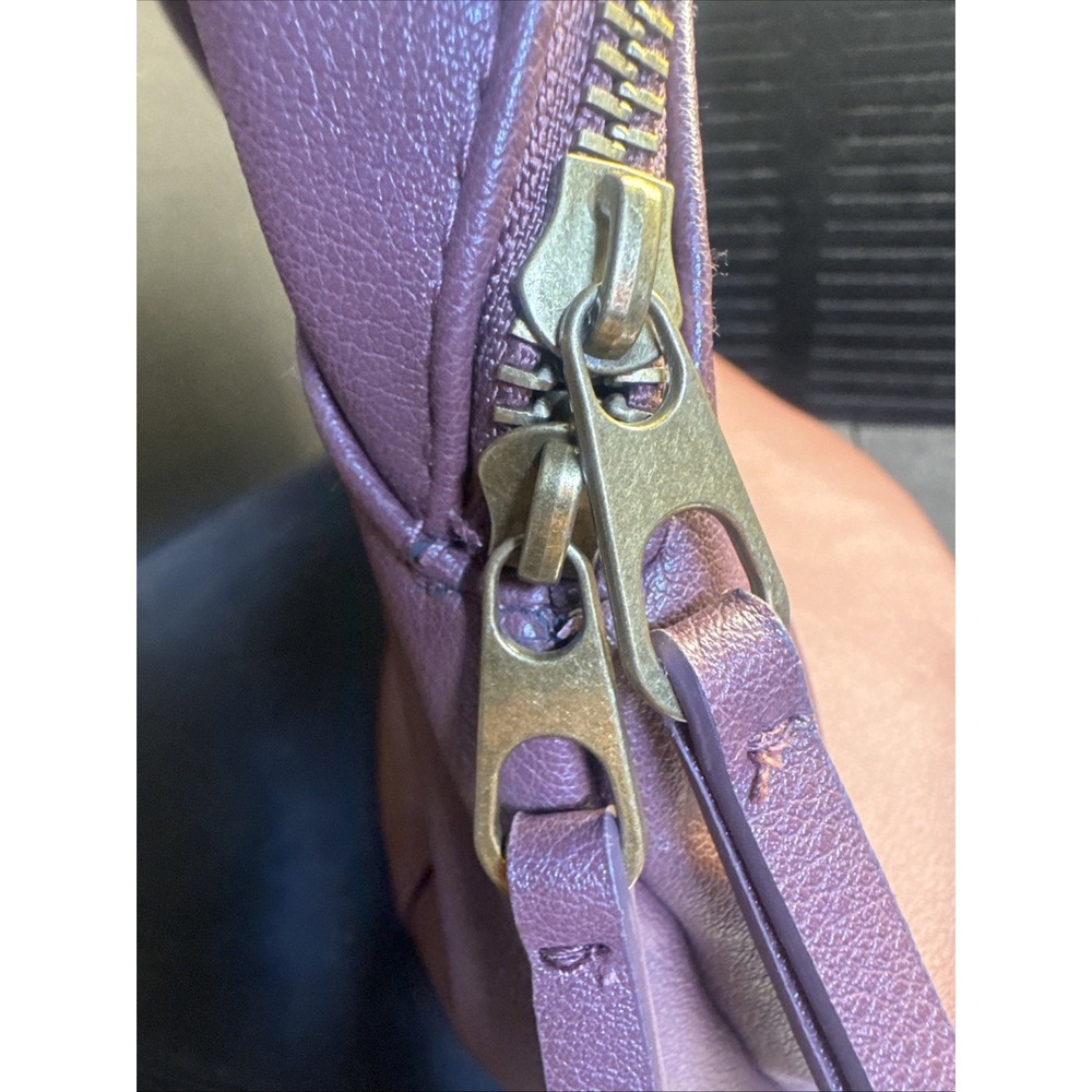 Universal Thread Triple Compartment Crossbody Bag… - image 8